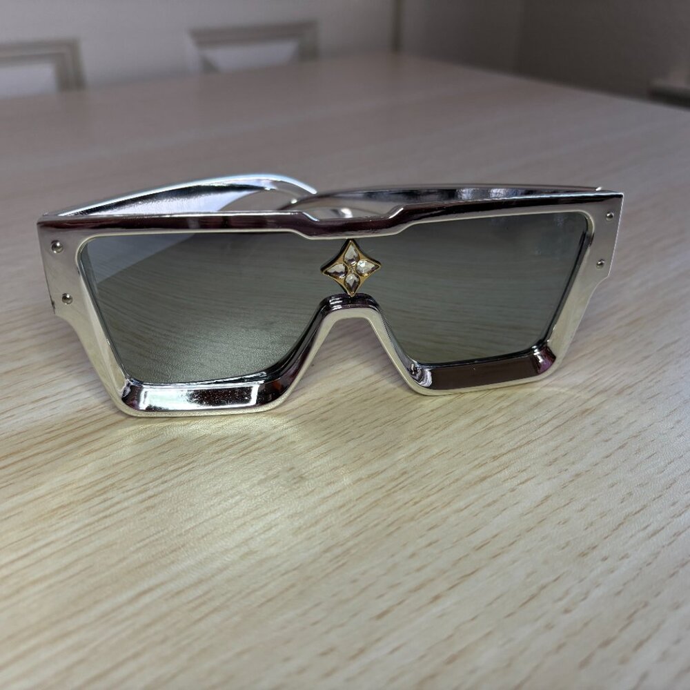 Premium Silver Cyclone Sunglasses - Bold and Stylish Frame with Gold Detailing - Picture 7 of 7